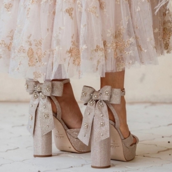 ANTONIO MELANI Shoes - Antonio Melani Nicola bathie x Antonio Melani Lila Bow heels Silver 8M New